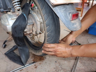 Tire repairman, change Inner tube in a motorcycle.