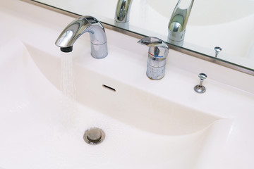 洗面所　手洗い所　トイレ　パウダールーム　バスルーム　水場　水回り　リフォーム　リノベーション