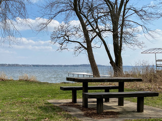 Fototapeta na wymiar picnic table at the lake
