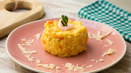 Curry risotto with prawns and carrot