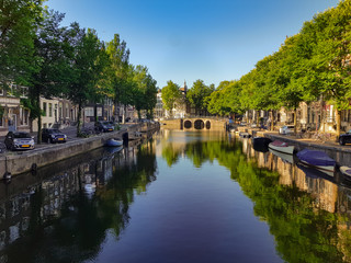 Fototapeta na wymiar Inner city Amsterdam, view of the canals