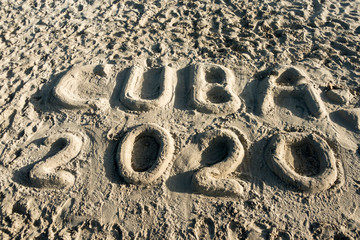 Kubanischer Strand mit Jahreszahl 2020