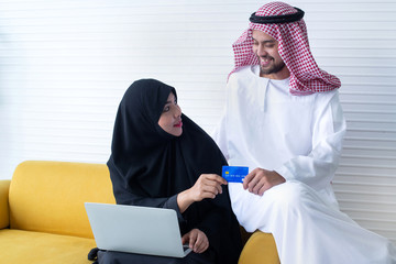 Arabia wife receives credit card from her husband to use to pay online