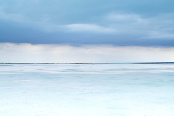 Fototapeta premium Chaka Salt Lake in Qinghai, China. Qinghai's Chaka Salt Lake is full of fantasy scenery