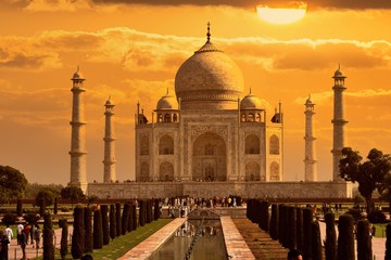 taj mahal at sunset