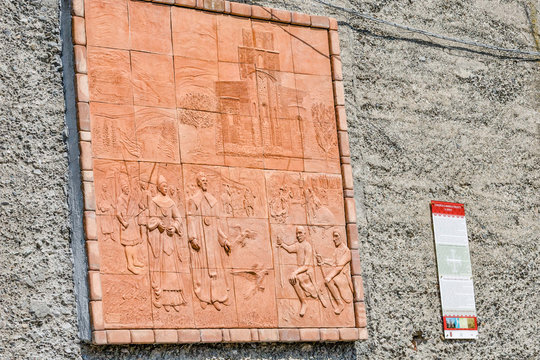 Close-up of the Violi sculptors' sculpture in Italy