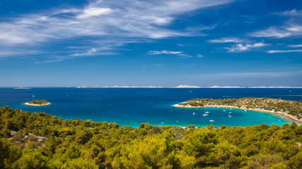 Fototapeta na wymiar view of the coast of the mediterranean sea in croatia