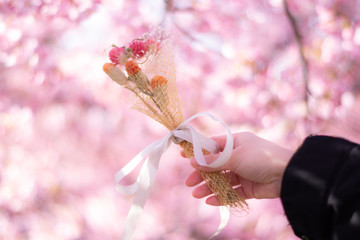 花束と桜