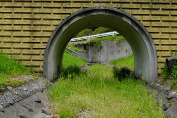 短い小さなトンネル