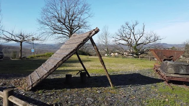 Allassac (Corr&egrave;ze, France) - Hommage &agrave; l'exploitation ardoisi&egrave;re dans le village