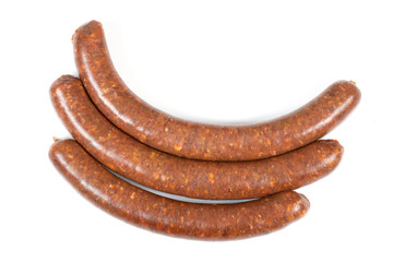 plusieurs merguez sur un fond blanc