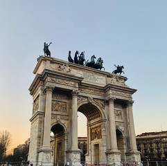 Fototapeta na wymiar Arch in Milan