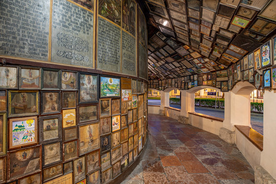 Gnadenkapelle, Rundgang, Votivtafeln, Abend, Nachtaufnahme, Alt&ouml;tting, Landkreis Alt&ouml;tting, Oberbayern, Bayern, Deutschland, Shrines of Europe