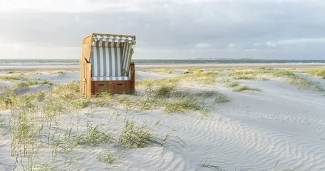 Fotobehang Strandkorb an der Nordseeküste © ThomBal