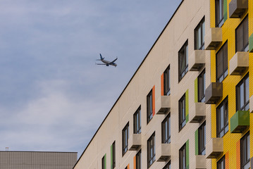 The plane over the apartment block. Glissada passes over high-rise buildings. Noise from planes prevents sleep