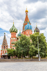 Fototapeta na wymiar Roter platz Basilius Kathedrale in Moskau