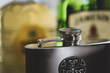 金属製のスキットル