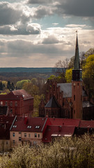 Obraz premium Kirche im Wolkenbruch