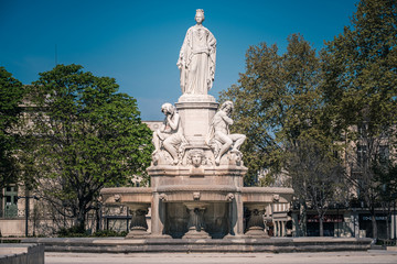 Fototapeta na wymiar Fontaine Pradier sur l'Esplanade à Nîmes