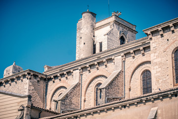 Fototapeta na wymiar Façade de la Cathédrale Saint-Castor à Nîmes