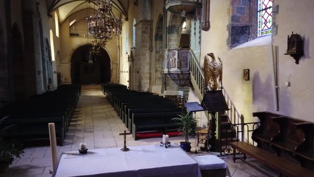 Allassac (Corr&egrave;ze, France) - Vue int&eacute;rieure de l'&eacute;glise de la D&eacute;collation de Saint Jean Baptiste