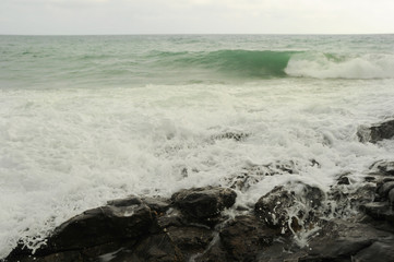 MARE MOSSO SU SCOGLI