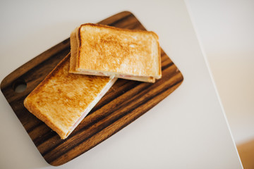 ハムとチーズのホットサンド