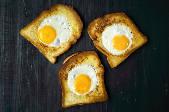 egg in a hole fried sandwich breakfast