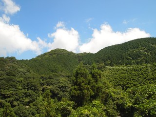 Fototapeta na wymiar 日本の空と山