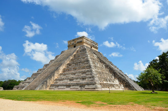 Piramida Maj&oacute;w w Chichen Itza -  Meksyk