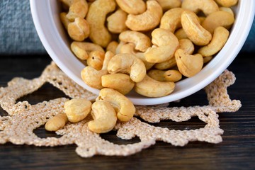 bowl of cashew nuts