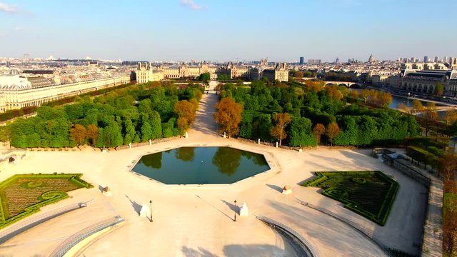 Confinement de Paris - Mus&eacute;e du Louvre