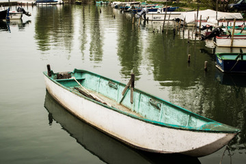 Fototapeta na wymiar A boat on the lake