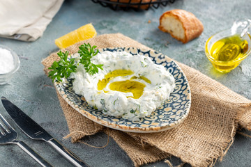 Appetizers and snacks that go well next to Turkish raki