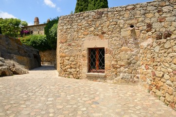 Fototapeta na wymiar Cobbled footpath in medieval Catalonia village, Spain