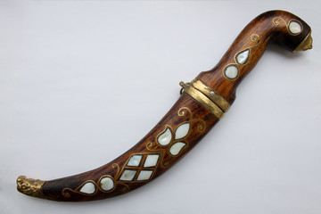 Pugnale turco in legno con manico decorato in madreperla