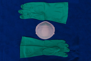 mascarilla ffp2 y guantes