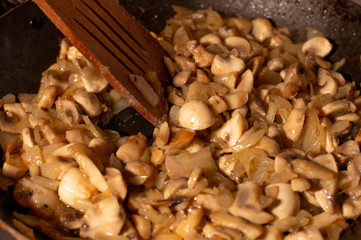 cocinando fritura, champiñones