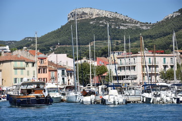 Fototapeta na wymiar Le port de Cassis