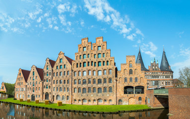 Fototapeta premium Salzspeicher (salt storehouses) and Holsten gate in Luebeck