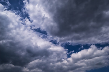 Himmel mit dramatischen Wolken