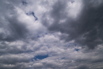 Himmel mit dramatischen Wolken