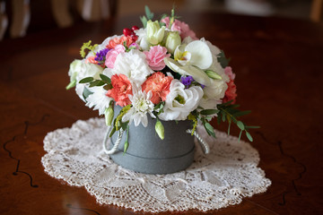 Flower bouquet in the round box