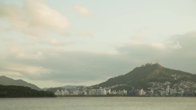 Hyperlapse of a landscape with mountains and sea. Florian&oacute;polis, Santa Catarina / Brazil