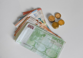 soldi banconote euro moneta finanza encomia 