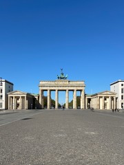Brandenburger Tor, Berlin, sonnig, blauer Himmel © Norbert