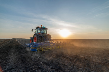 Fototapeta premium Tractor working in the field