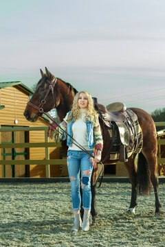 Pretty blondy women with the horse