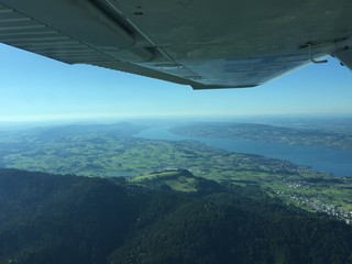 Fototapeta na wymiar Flug über die Schweiz