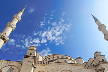 Fototapeta na wymiar The Sultan Ahmet Mosque (Blue Mosque) in Istanbul, Turkey. View from the courtyard